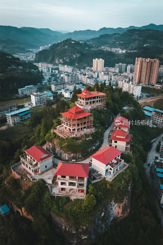 俯瞰古建与城市风光