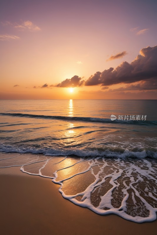 海上的日落海浪涌入岸边高清图片