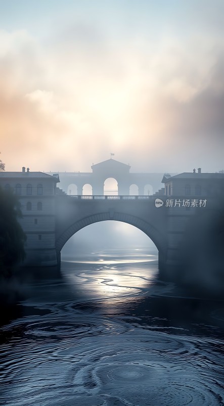 晨雾中的拱桥与河流