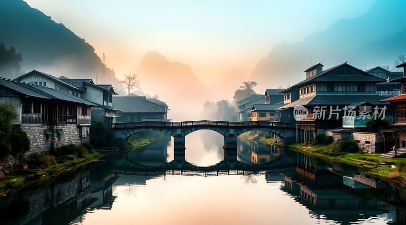 晨雾中的古桥小镇