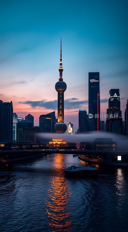 东方明珠与城市天际线夜景