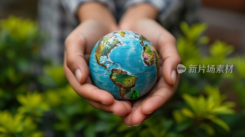 双手捧地球呵护绿色家园