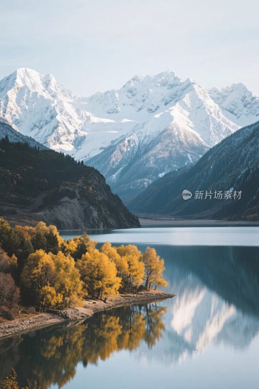 雪山湖泊自然风光图