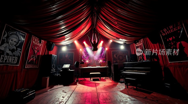 红色舞台灯光下的音乐表演现场