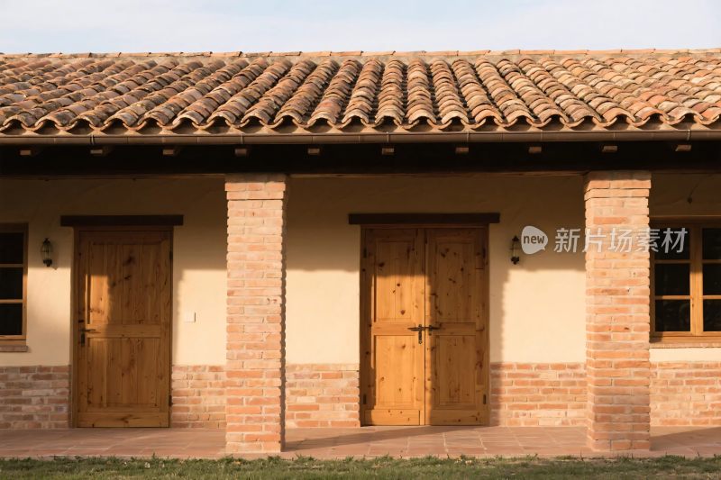 建筑木门砖墙外观