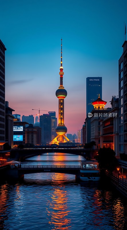东方明珠与黄浦江畔夜景