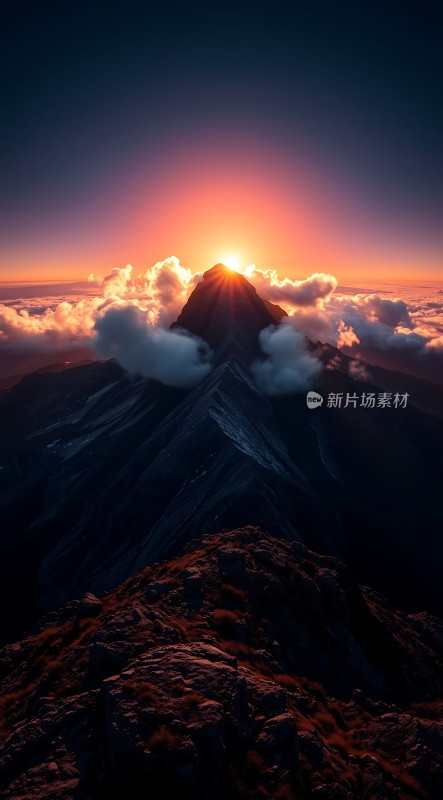 日出云海映山峰