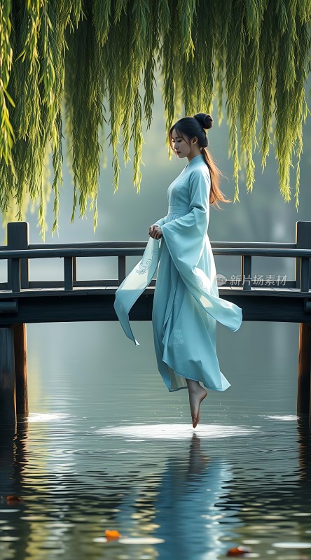 湖边柳下轻舞佳人
