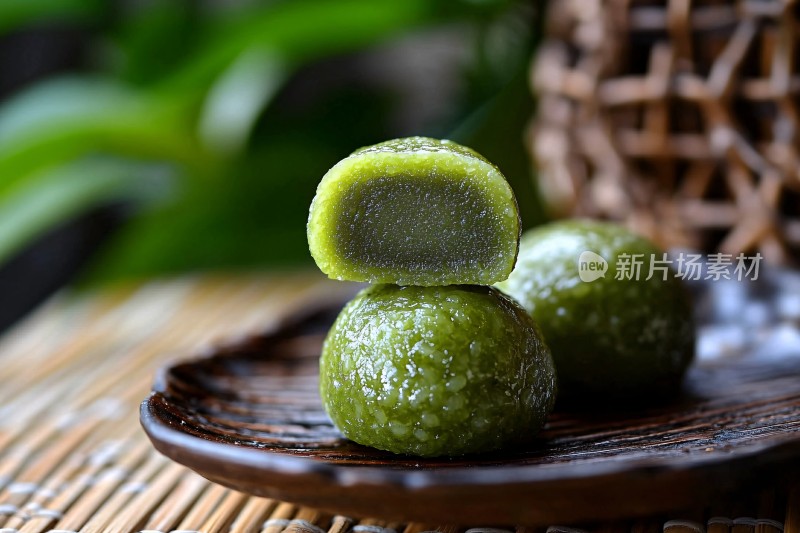 盘中美味青团特写