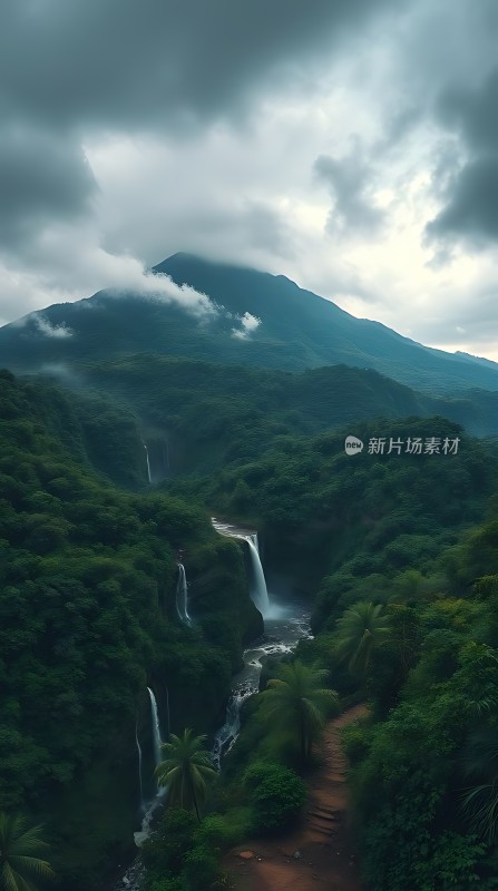 雨后山间瀑布飞流直下