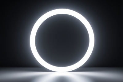 白光透过黑色背景照射高清图片 白光透过黑色背景照射高清图片