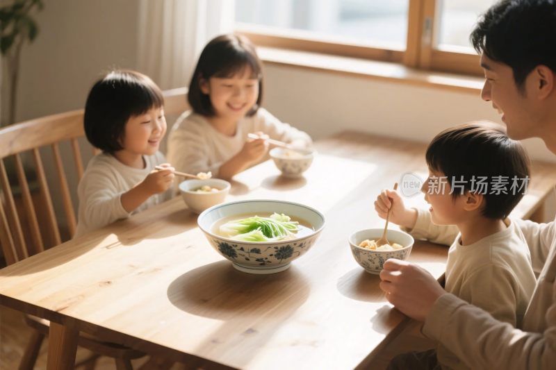 温馨家庭用餐场景