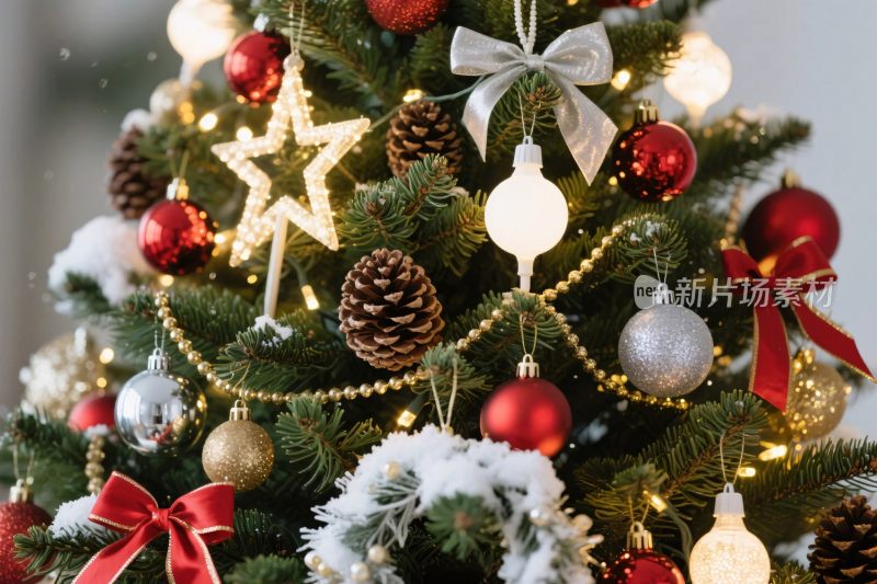 装饰精美的圣诞树
