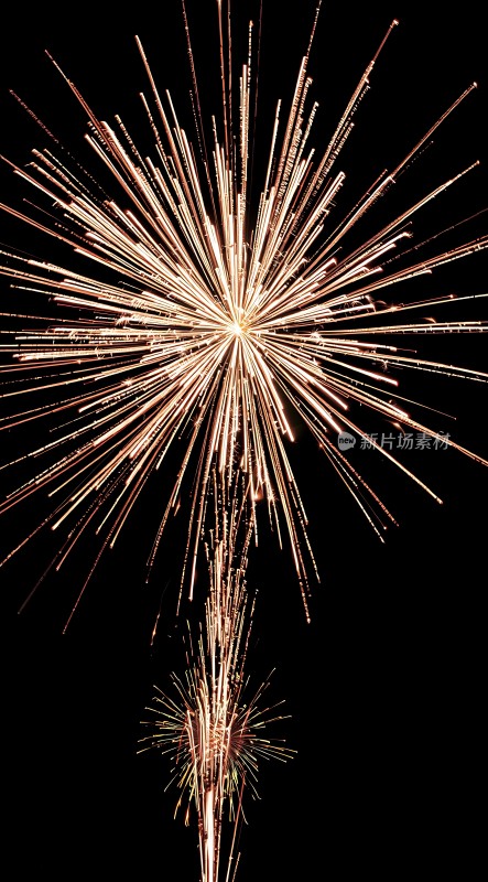 璀璨烟花绽放夜空光芒四射美不胜收