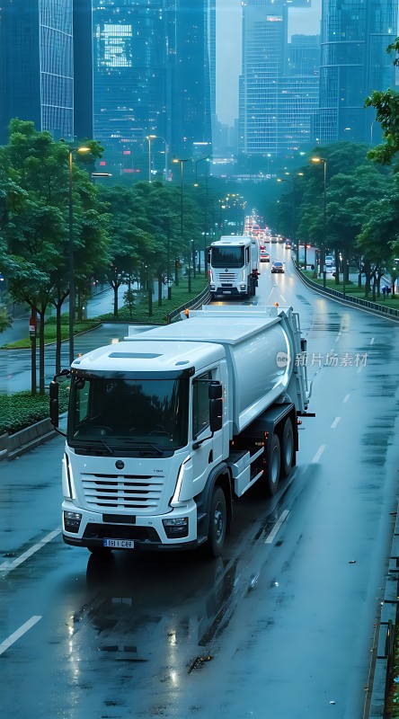 城市雨夜白色罐车行驶在湿漉漉的马路上