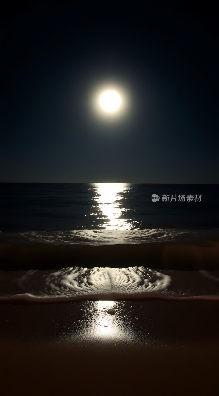 月映波光夜色幽