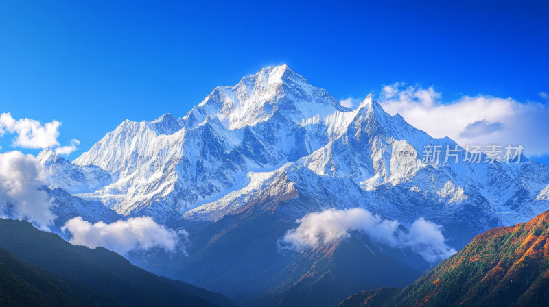 西藏巍峨雪山云海翻腾宏伟自然风光背景