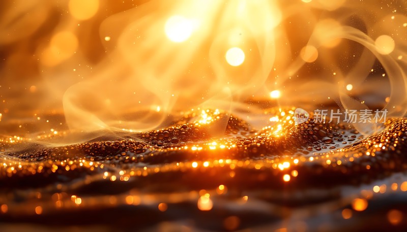 金色光芒下的波光粼粼