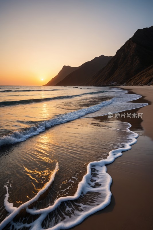 海滩的景色海浪涌入岸边高清图片