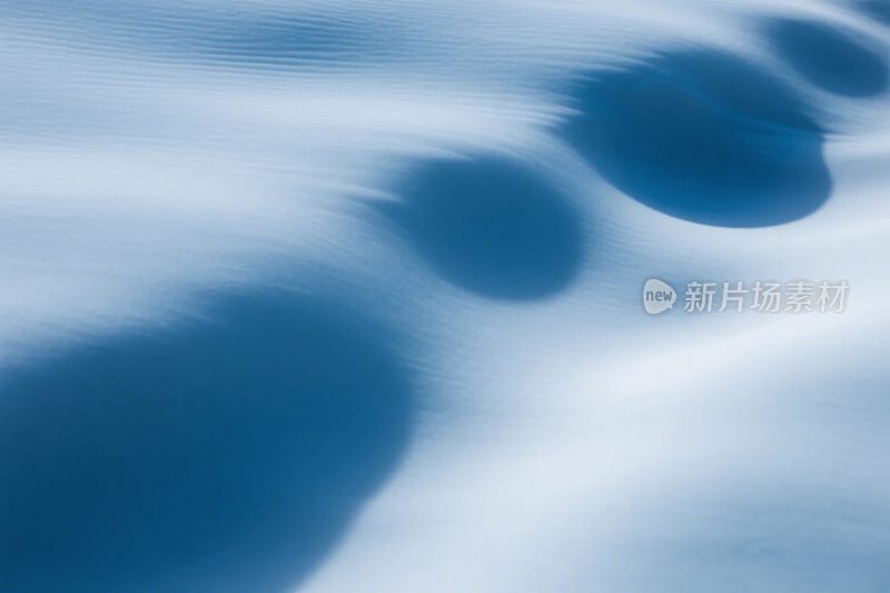 蓝色水面波纹光影画面