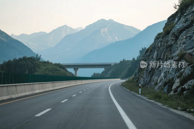 公路山水风景图