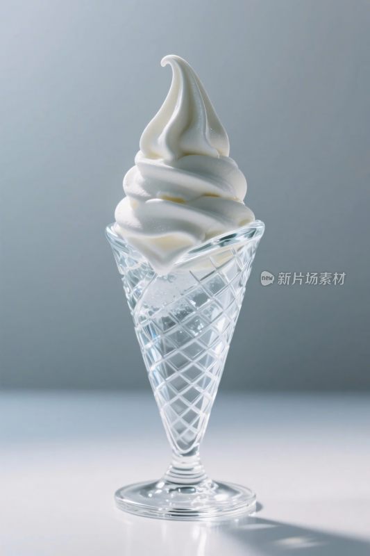 透明锥形杯甜点