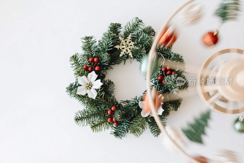 圣诞花环装饰画面