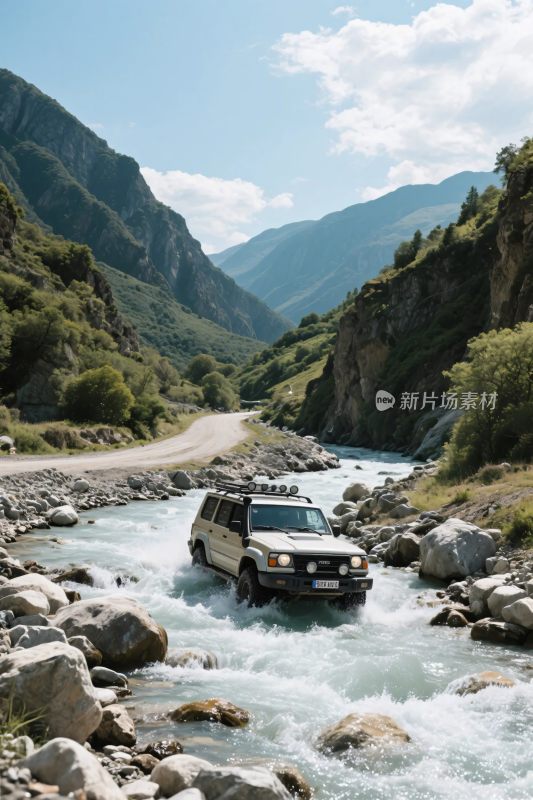越野车穿行于山间溪流