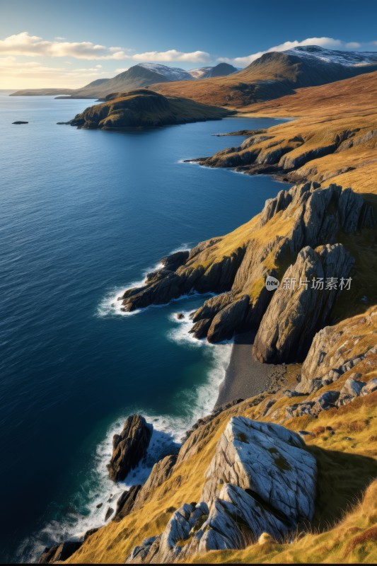 岩石海岸线一片水域和一座山高清风景图片