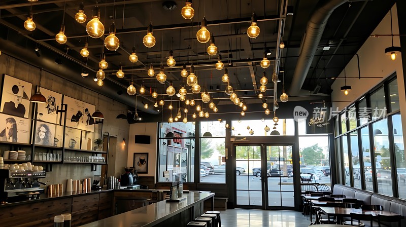 现代咖啡店温馨氛围