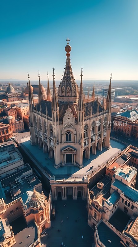 阳光下的宏伟教堂