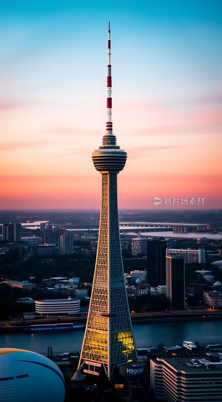 东方明珠日落时分的壮丽景象