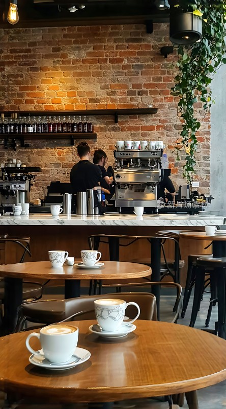 温馨咖啡馆砖墙绿植咖啡香
