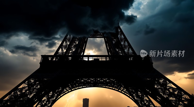 埃菲尔铁塔剪影下的巴黎黄昏