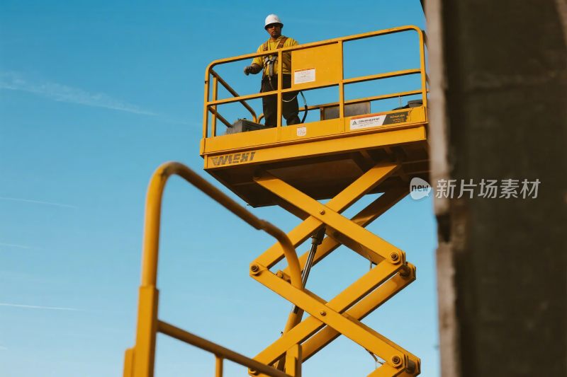 工业升降机作业场景