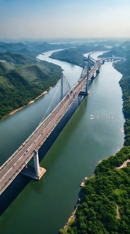 跨江大桥与自然风光