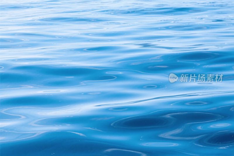 蓝色波纹水面