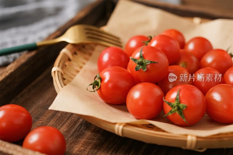 新鲜小番茄静物图
