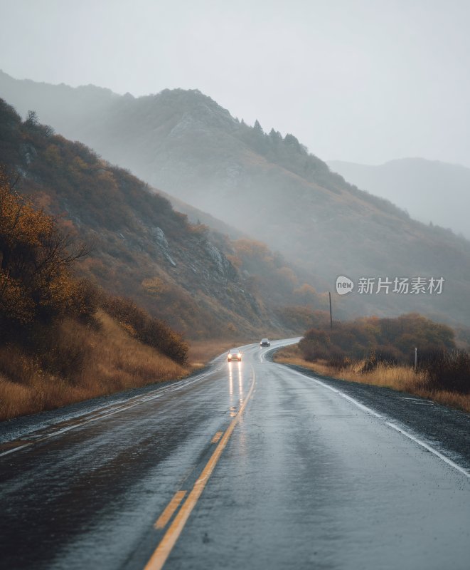 雨中山间公路风景
