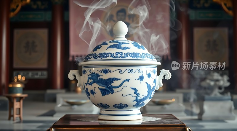 青花瓷香炉蒸汽缭绕古典韵味