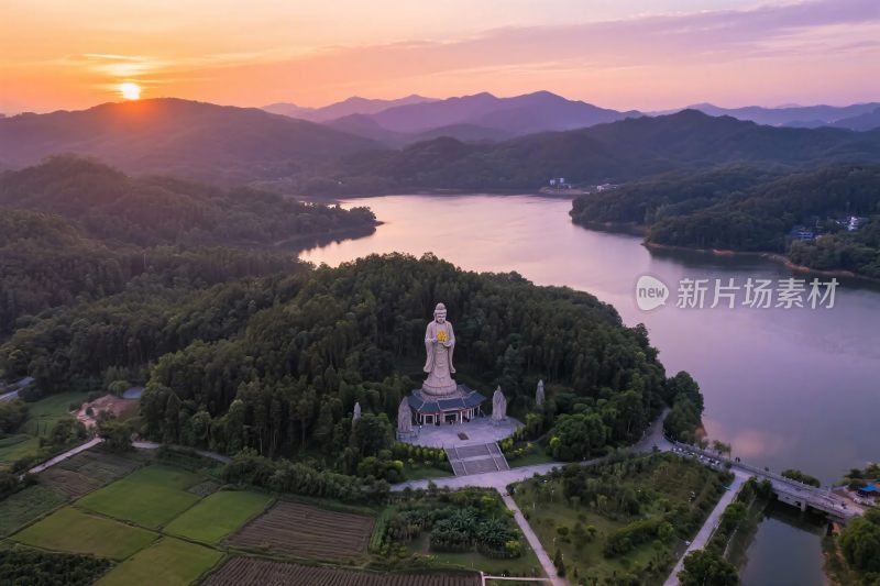 山水间的巨型佛像风景