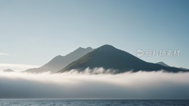 远处的一座山风景风光高清图片