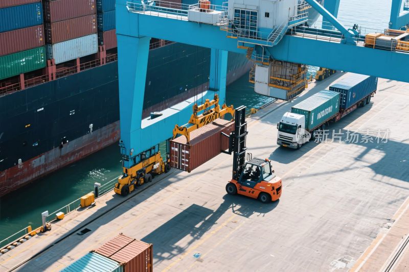 港口码头装卸作业场景