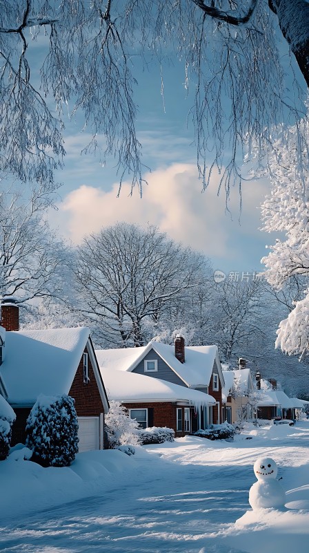 雪中家园宁静冬日里的温馨小屋