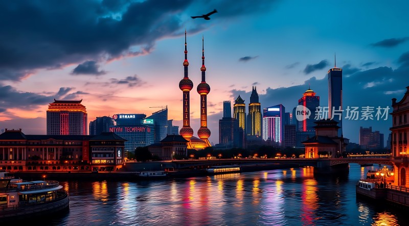 上海夜景东方明珠与黄浦江畔繁华