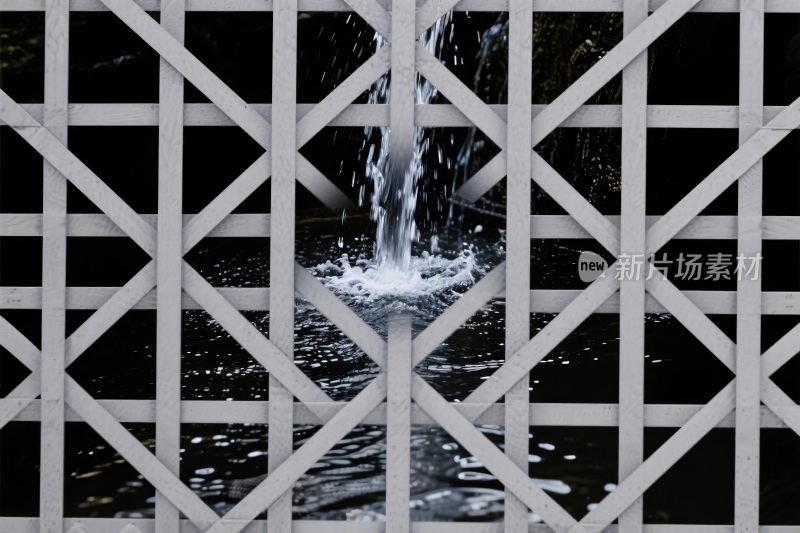 水流穿格栅场景