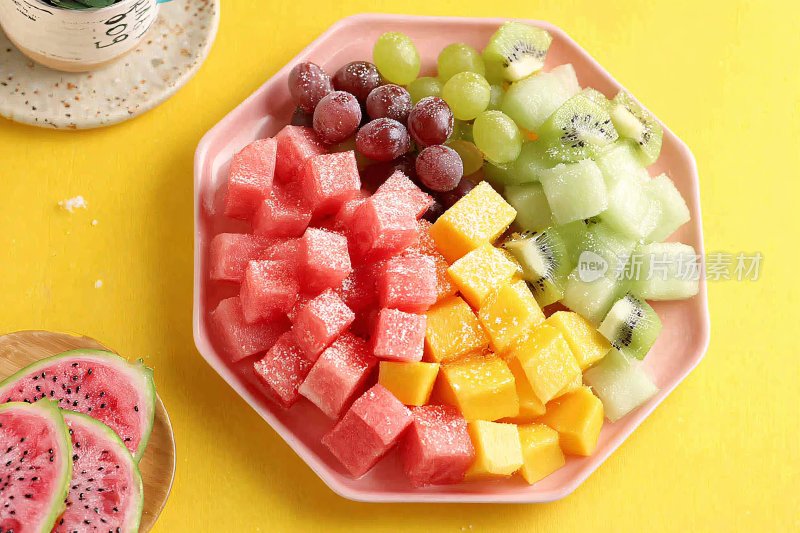 色彩缤纷的水果拼盘