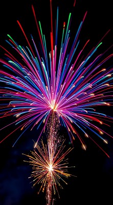 夜空烟花绽放色彩斑斓光芒四射