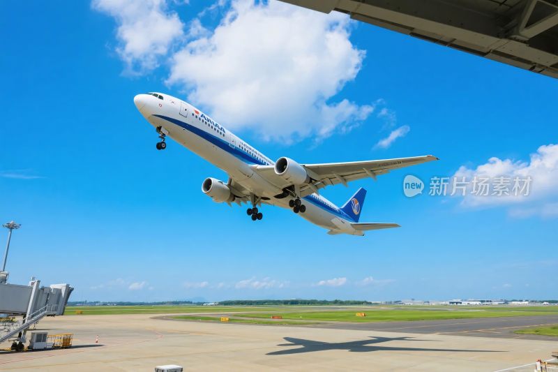 飞机起飞场景