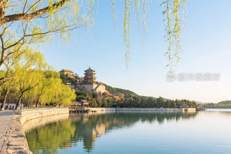 古典园林湖水风光